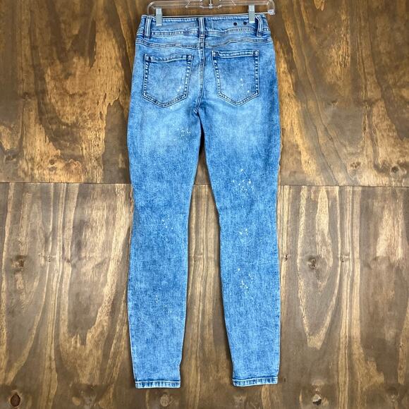CAbi Womens Jeans Blue Denim Cinch Mid Rise Bleach Splatter Skinny Stretch 4 - Picture 9 of 11